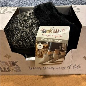 NWT Women’s Slippers Size 7-8